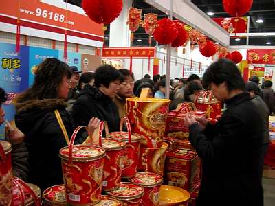 第十六屆上?！稗r(nóng)博會”開幕 市民提前置辦年貨